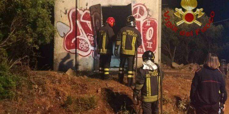 Cannigione, prende fuoco una cabina elettrica: intervento dei Vigili del Fuoco