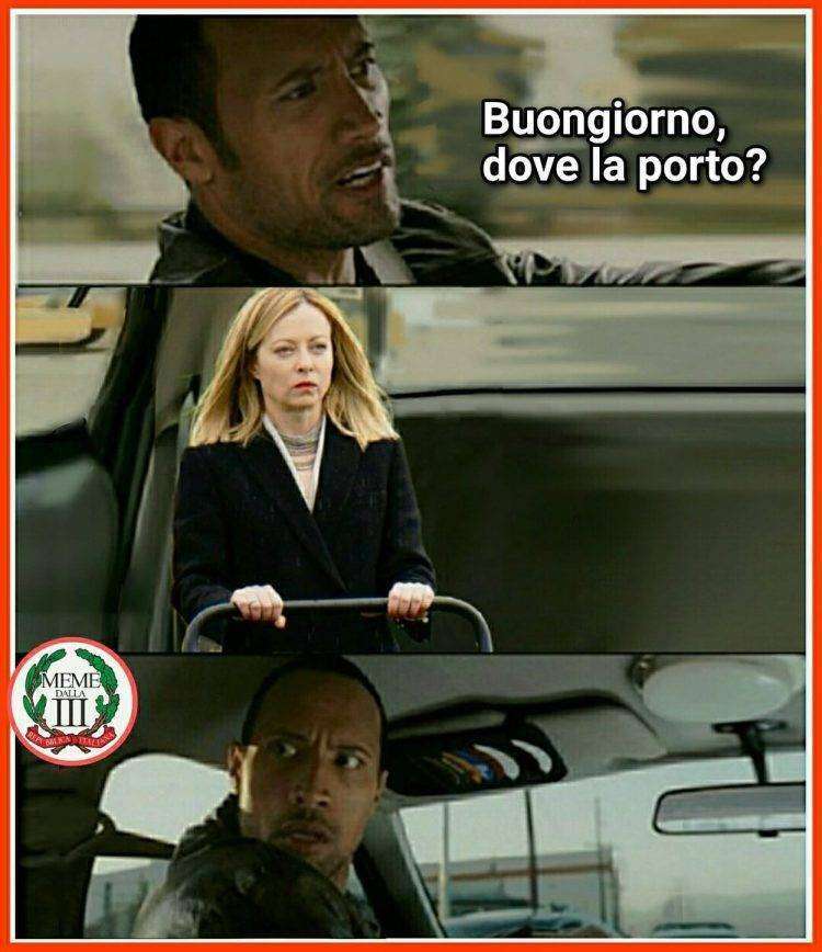 Meloni e il giro a bordo di un mezzo tattico militare: il web si scatena