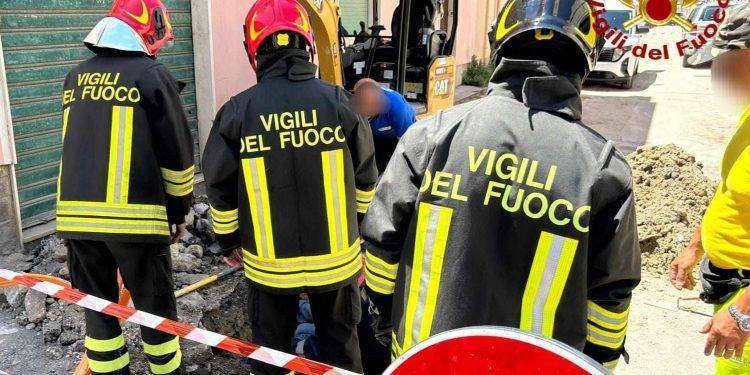Allarme a Usini per una fuga di gas durante lavori in strada