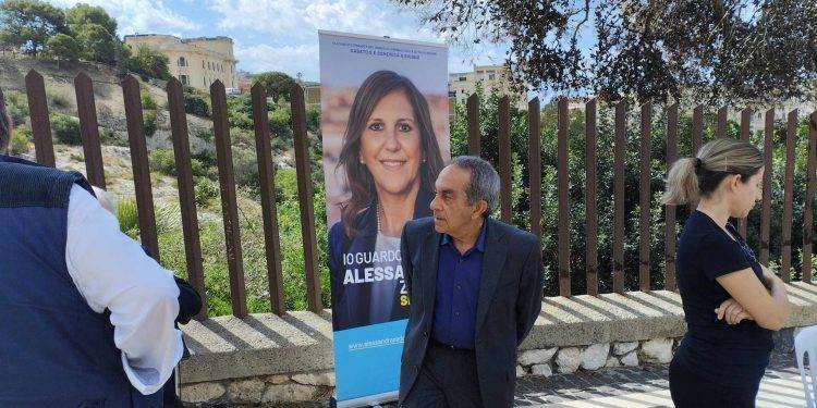 Alessandra Zedda all’Anfiteatro Romano, presente Mimmo Solina condannato per la gestione del bene