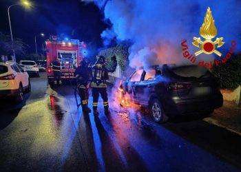 Sassari, auto in fiamme nella notte