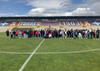 Calcio, studenti e studentesse dell’Istituto comprensivo Latte Dolce Agro in visita allo stadio della Torres