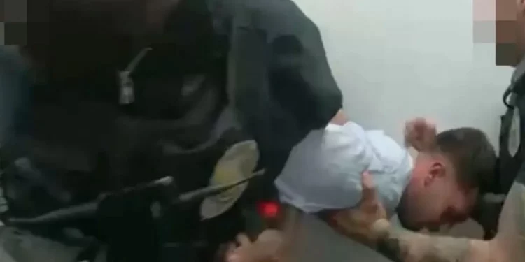 A Miami uno studente italiano ‘incaprettato’ in cella dalla polizia per 13 minuti