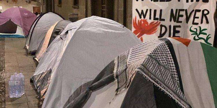 A Sassari universitari in tenda contro la guerra in Palestina
