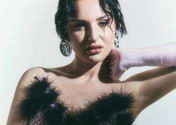 Arisa torna con il singolo Baciami Stupido: parte anche il tour