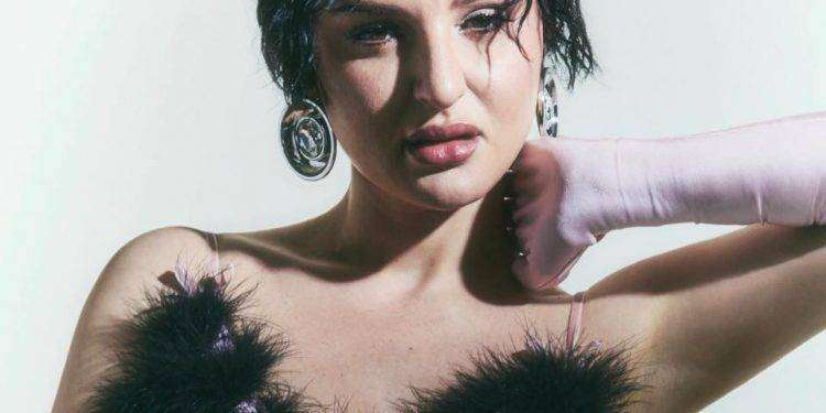 Arisa torna con il singolo Baciami Stupido: parte anche il tour