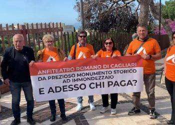 Comunali Cagliari, flash mob di Emanuela Corda all’Anfiteatro Romano: “Abbandonato da decenni di incuria e mala politica”