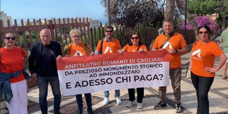 Comunali Cagliari, flash mob di Emanuela Corda all’Anfiteatro Romano: “Abbandonato da decenni di incuria e mala politica”