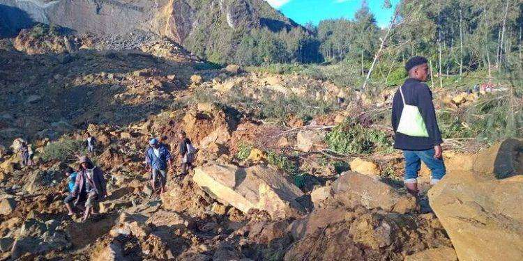 Duemila persone sepolte dalla frana in Papua Nuova Guinea