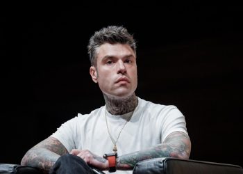 Fedez, lo stato di salute si sarebbe aggravato