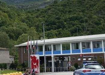 Palestina libera e Ultima Generazione: Lecco, vernice rossa sulla sede di Fiocchi munizioni