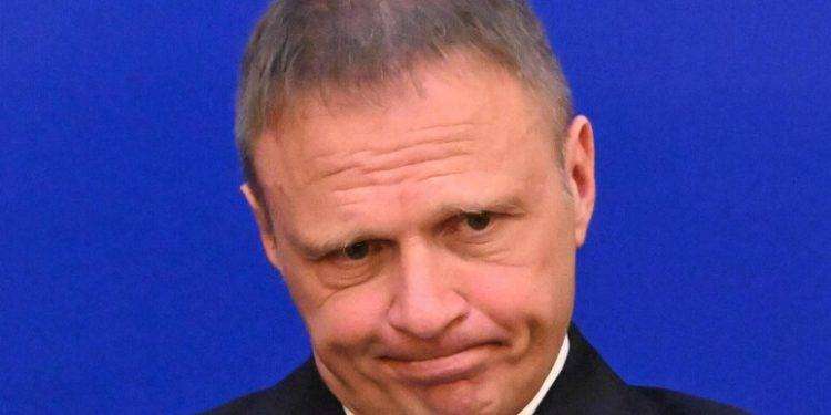 Lollobrigida: ‘Cene ben organizzate, meno guerre’. E sul web si scatena l’ironia