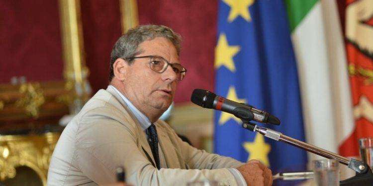 Auto blu per fini privati, divieto dimora per Miccichè