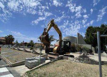 Nuova piazza sul sagrato di Santa Maria degli Angeli a Flumini