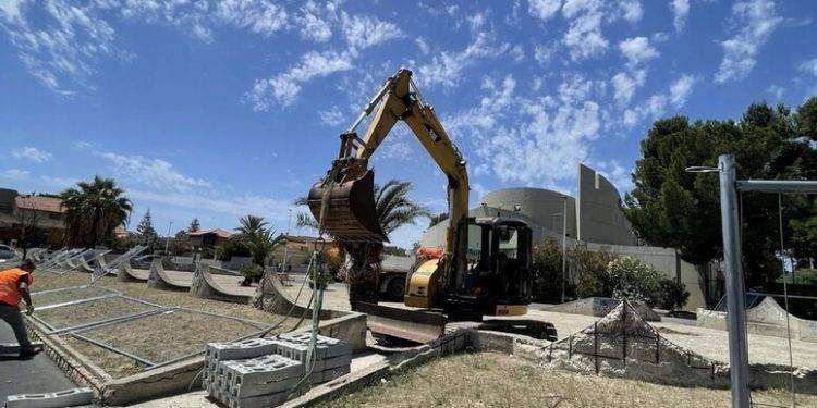 Nuova piazza sul sagrato di Santa Maria degli Angeli a Flumini