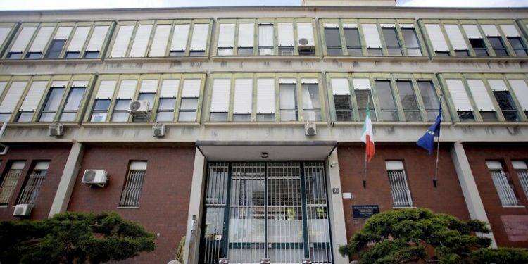 Rivolta al carcere Beccaria di Milano, detenuti barricati