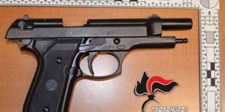 Va al Pronto soccorso con la pistola, denunciato a Ozieri