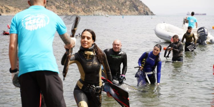 A Pesca di Rifiuti a Sarroch: centinaia di partecipanti per la quarta edizione