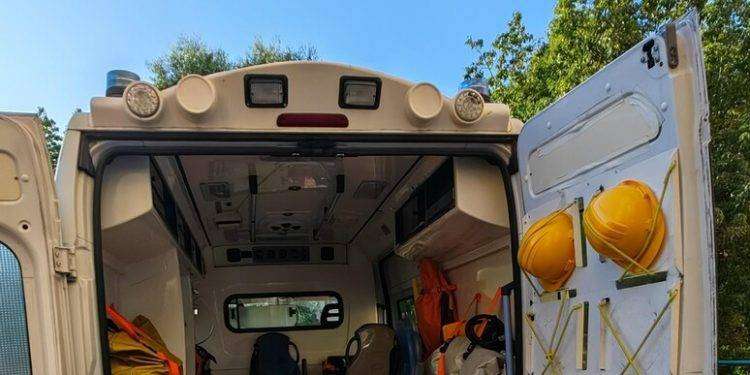 Durante una festa 15enne si tuffa in piscina e muore