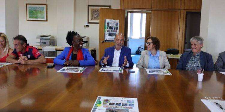 Calcio, musica e solidarietà per la statua di Gigi Riva