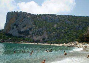 Nuovo scontro Dorgali-Baunei sul numero chiuso a Cala Luna