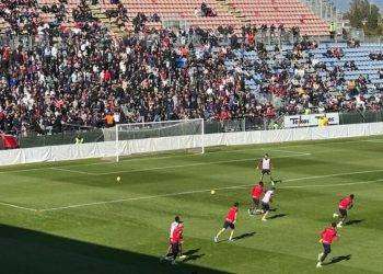 Calcio: Cagliari chiama i tifosi, allenamento a porte aperte