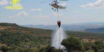 Sardegna contro incendi ha 5 elicotteri, in attesa di Canadair
