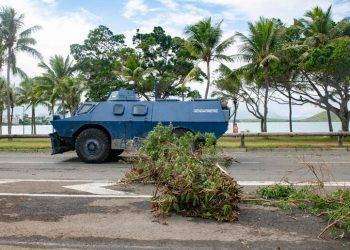 Nuova Caledonia: barricate e scontri contro l’occupazione francese: Macron dichiarato lo stato di emergenza