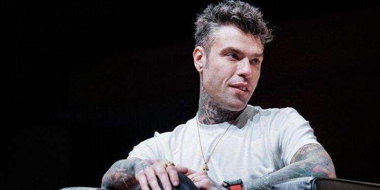 Fedez lunedì sarà ospite di Cattelan su Rai2