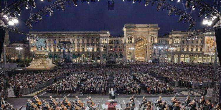 La Filarmonica della Scala suona il cinema in piazza Duomo