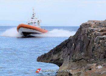 Nave da crociera ad Alghero viola la norma anti inchini