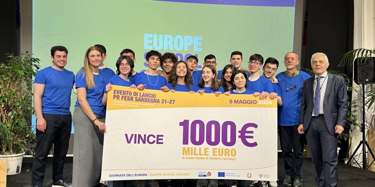Europe School Contest: gli studenti sardi in gara sui temi fondamentali dell’Unione Europea. Primo premio al Liceo Classsico Azuni di Sassari