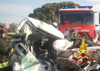 Grave incidente sulla SS 131: ferita una donna