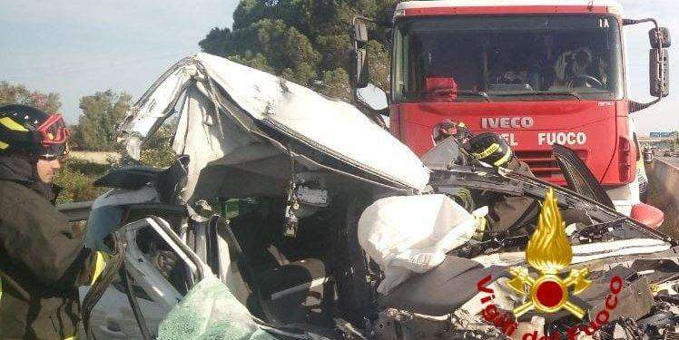 Grave incidente sulla SS 131: ferita una donna