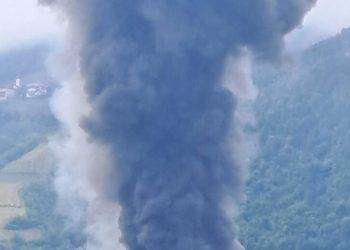 Grande incendio a Bolzano in zona artigianale Piani