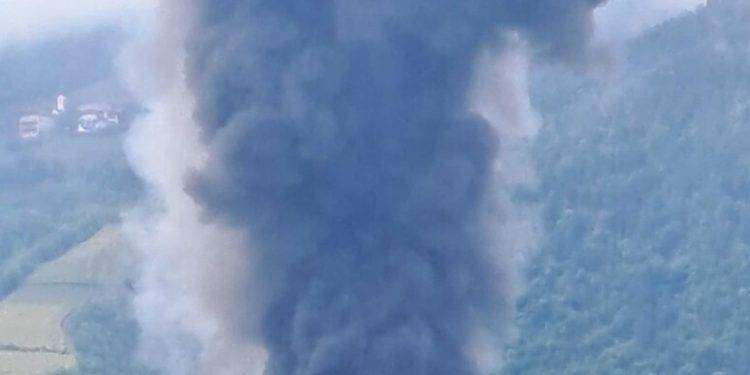 Grande incendio a Bolzano in zona artigianale Piani