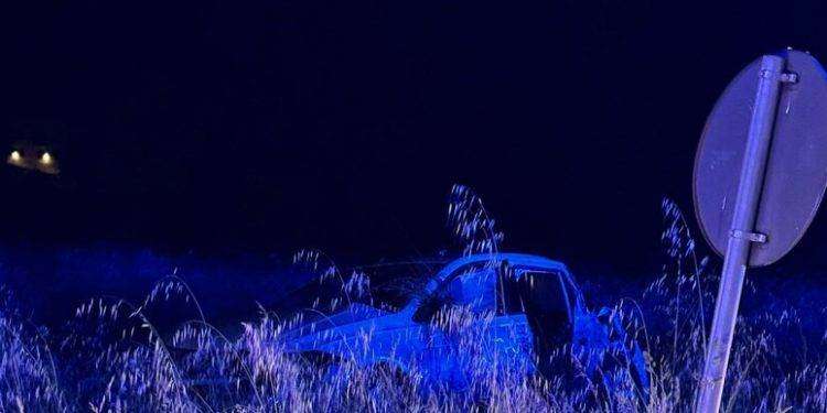 Auto si ribalta, morto un giovane e altri 3 feriti