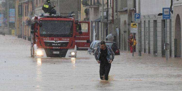 Nubifragio sulla Lombardia, dopo il Lambro esonda anche il Seveso