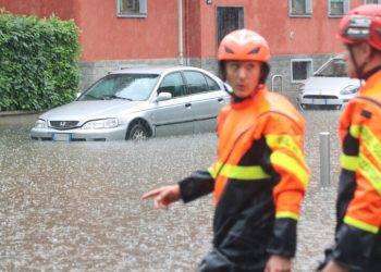 A Milano esondato il Lambro, allagamenti e traffico