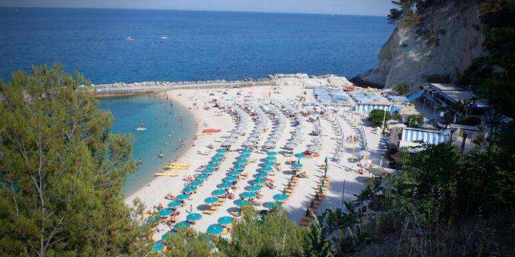 Estate: attese 216 milioni presenze, trainano gli stranieri