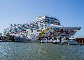 Arriva la crociera per nudisti: niente vestiti per un tour tra le spiagge incontaminate dei Caraibi