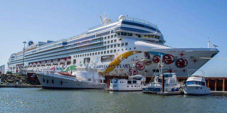 Arriva la crociera per nudisti: niente vestiti per un tour tra le spiagge incontaminate dei Caraibi