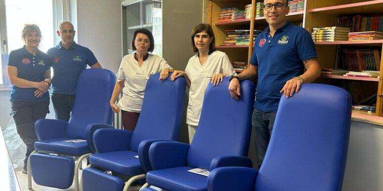 Donate alla Neonatologia di Sassari 5 poltrone per allattamento