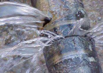 Cagliari: maxi perdita d’acqua in viale Ciusa, davanti al Leonardo