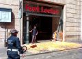 ​Ultima Generazione Roma, colorate con vernice le vetrine delle multinazionali in via del Corso