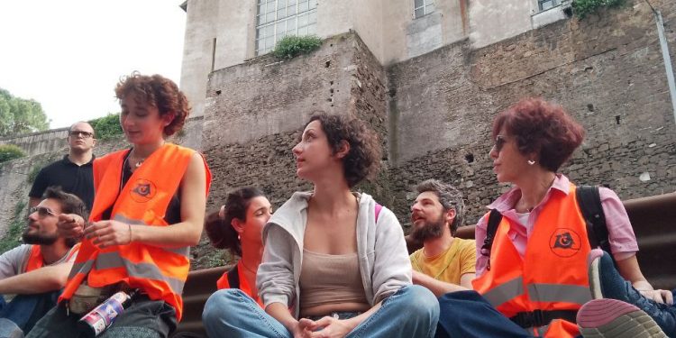 Ultima Generazione Roma, 30 persone bloccano viale del Muro Torto