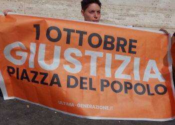 Ultima Generazione colora di nero il Ministero della Giustizia