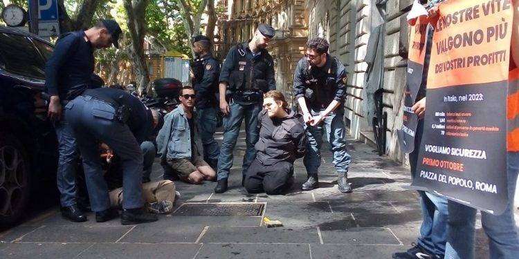 Ultima generazione, blitz all’esterno del Ministero del Lavoro a Roma