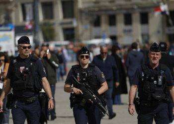 Francia: assalto ad un furgone della polizia penitenziaria, 2 agenti uccisi