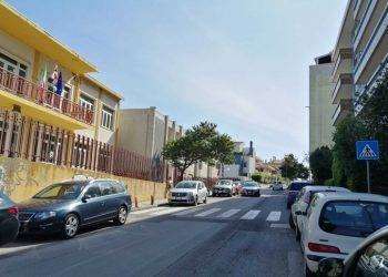 Nuove strisce pedonali rialzate davanti alle scuole di Sassari